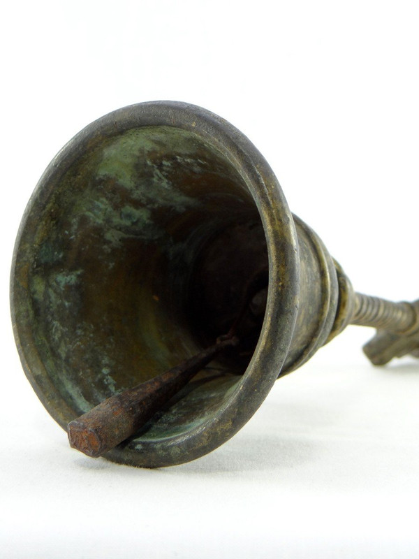 Inde, XIXème Siècle, Cloche Rituelle En Bronze Ornée Des Dieux Ganesh Et Hanuman.