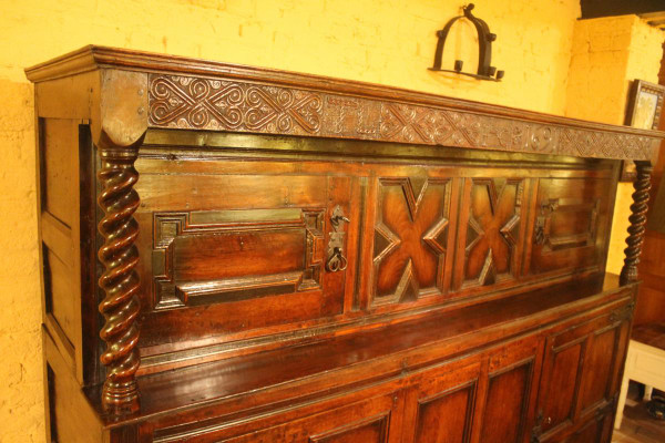 Buffet Anglais Periode James II 17° Siècle En Chêne