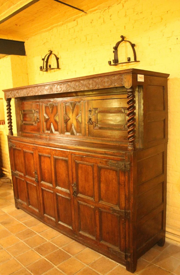 Buffet Anglais Periode James II 17° Siècle En Chêne