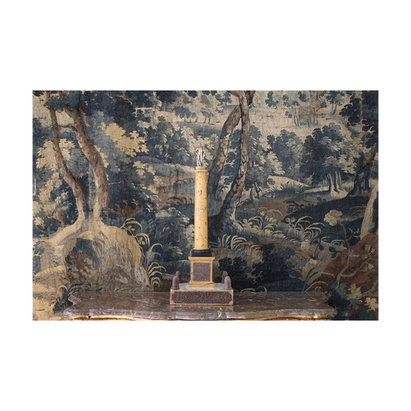 Colonne de style Antique en scagliole.