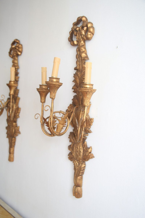 Paire d'appliques En Bois Doré De Style Louis XVI