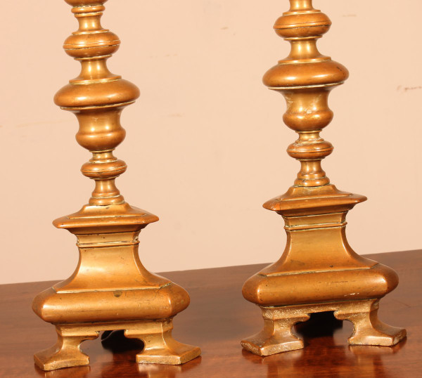 Pair Of Italian Candlestick End 17 ° Century In Bronze