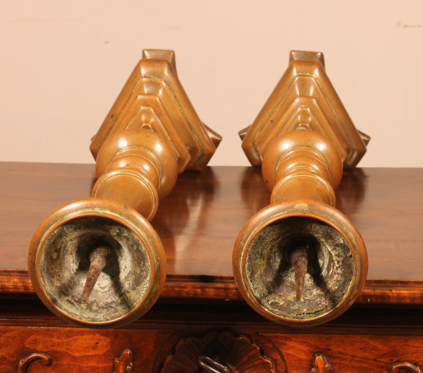 Pair Of Italian Candlestick End 17 ° Century In Bronze