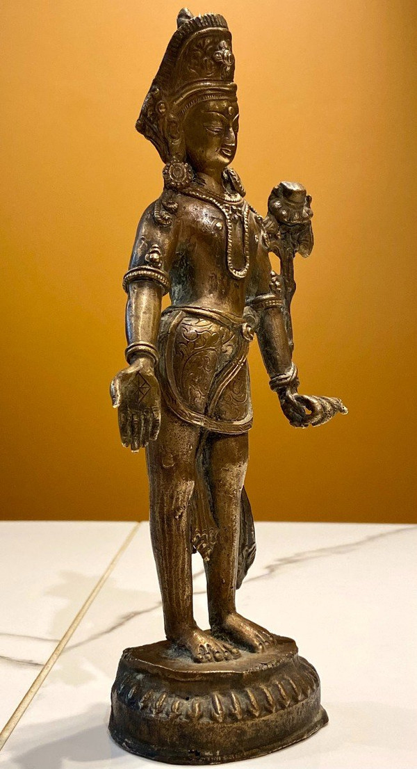 Tibet, First Half Of The 20th Century, Statuette Of Tara In Bronze.