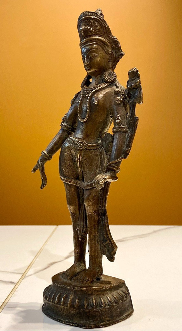 Tibet, First Half Of The 20th Century, Statuette Of Tara In Bronze.