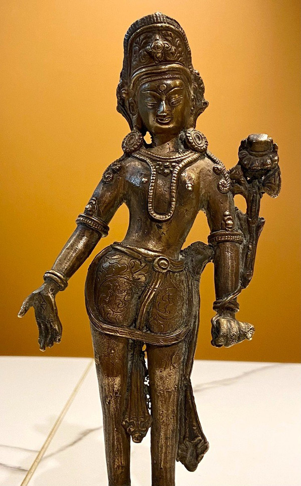 Tibet, First Half Of The 20th Century, Statuette Of Tara In Bronze.