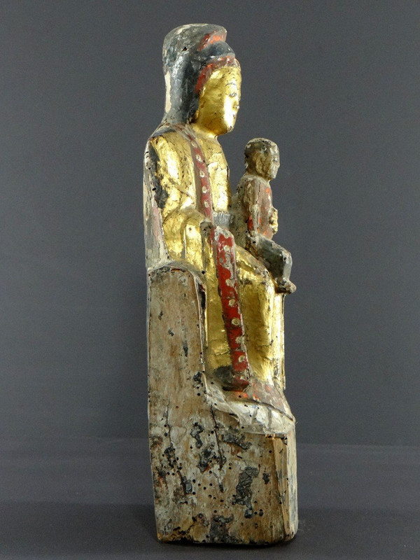 China, Late Ming Period, Beginning Qing Period, XVIIth Century, Kouan Yin Statue In Lacquered And Gilded Wood.
