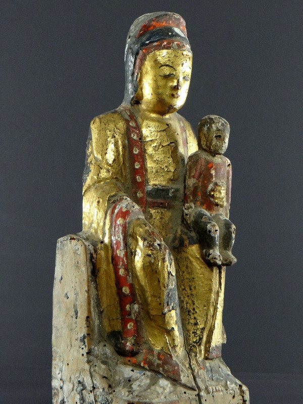 China, Late Ming Period, Beginning Qing Period, XVIIth Century, Kouan Yin Statue In Lacquered And Gilded Wood.