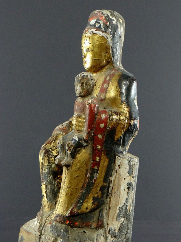 China, Late Ming Period, Beginning Qing Period, XVIIth Century, Kouan Yin Statue In Lacquered And Gilded Wood.