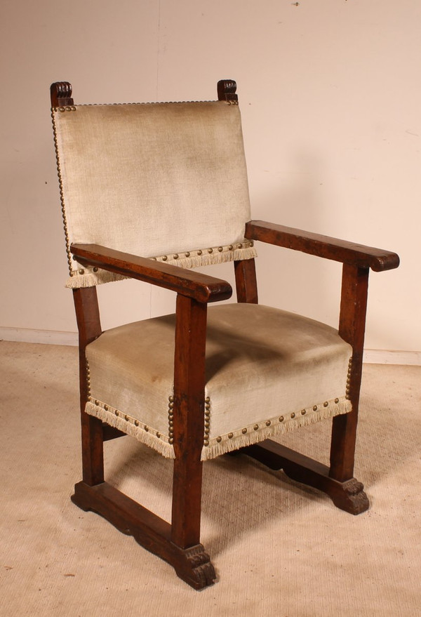 17th Century Spanish Armchair In Walnut