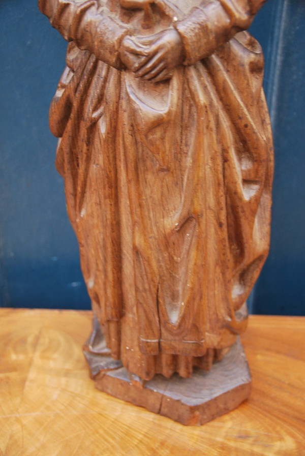 Sculpture Représentant Une Femme  Du Moyen Age