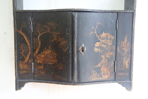 Parisian varnish shelf with black background circa 1760.