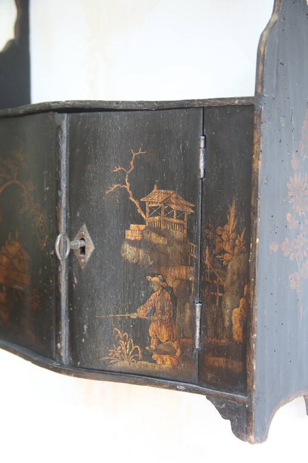 Parisian varnish shelf with black background circa 1760.