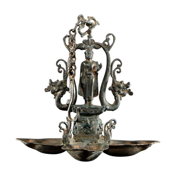 Inde Du Nord, Première Moitié Du XXème Siècle, Lampe De Temple Bronze Cuivré Décor De Bouddha.
