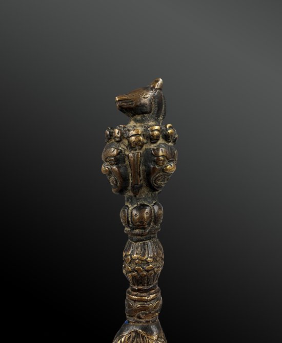 Ritual DAGGER called Phurbu - Tibet End of XIXth - beginning of XXth century - Wood with shiny patina and iron