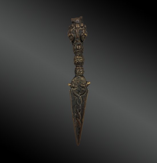 Ritual DAGGER called Phurbu - Tibet End of XIXth - beginning of XXth century - Wood with shiny patina and iron