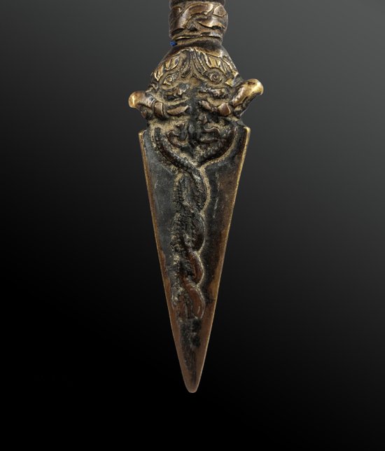 Ritual DAGGER called Phurbu - Tibet End of XIXth - beginning of XXth century - Wood with shiny patina and iron