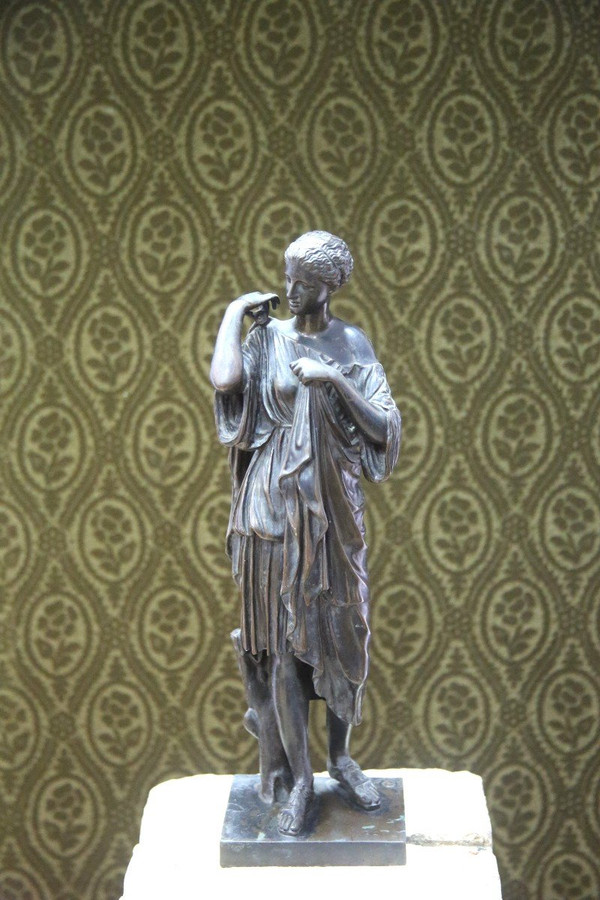 Diane de Gabies in bronzo con patina marrone, fine XIX secolo