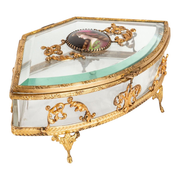 Un Coffret à Bijoux En Cristal Et Bronze Fin XIXème Siècle