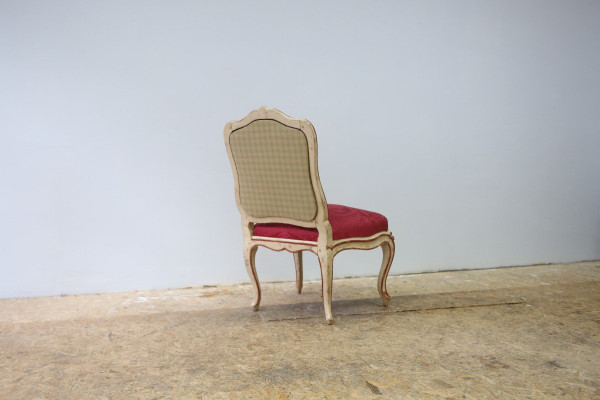 White and red beech frame chair attributed to Jean Avisse, circa 1750.