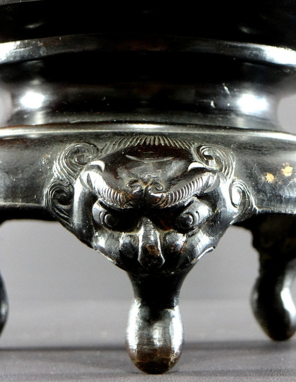 Giappone, Inizio XX Secolo, Epoca Meiji, Vaso Tripode In Bronzo Decorato Con Uccelli.
