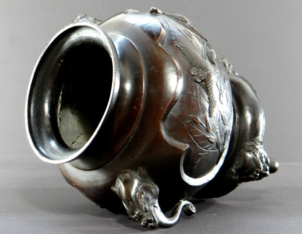 Giappone, Inizio XX Secolo, Epoca Meiji, Vaso Tripode In Bronzo Decorato Con Uccelli.