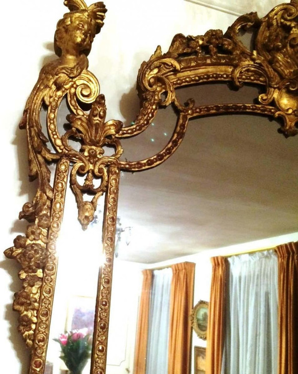 Eccezionale specchio in legno intagliato e dorato d'epoca Regence