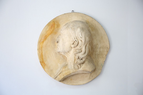 Grande medaglione in gesso di David D'Angers (1788-1756), fine XIX secolo.
