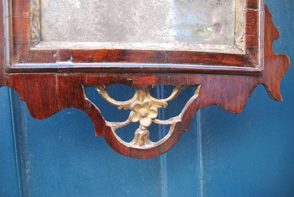 Piccolo specchio in legno lastronato e dorato XVIII Inghilterra