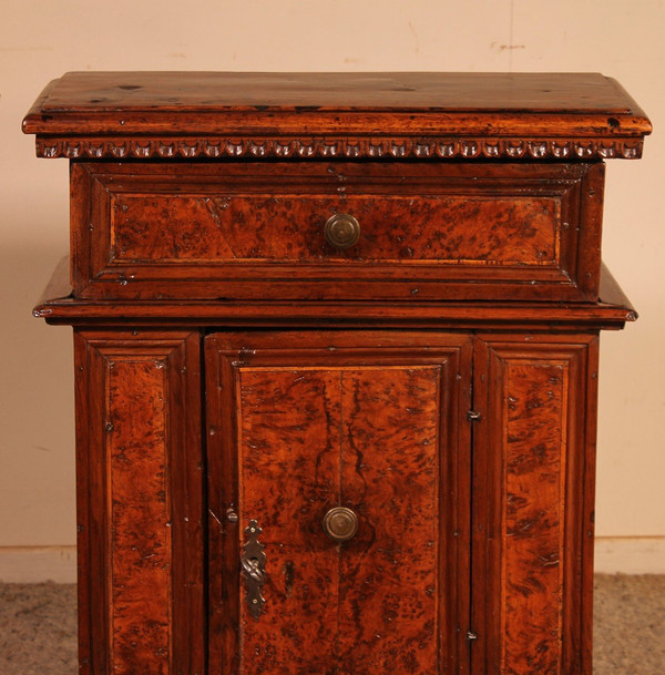 Italienisches Vorbeter- oder Oratorium aus Walnussholz und Wurzelnussbaum circa 1600