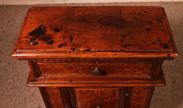 Italienisches Vorbeter- oder Oratorium aus Walnussholz und Wurzelnussbaum circa 1600