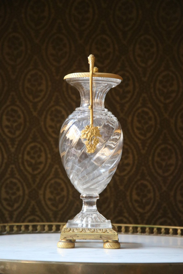 Vase d'époque Charles X en cristal et bronze doré.
