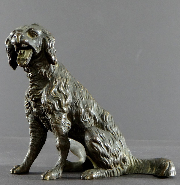 Francia, inizio XX secolo, Statuetta di cane in bronzo con mandibola mobile.