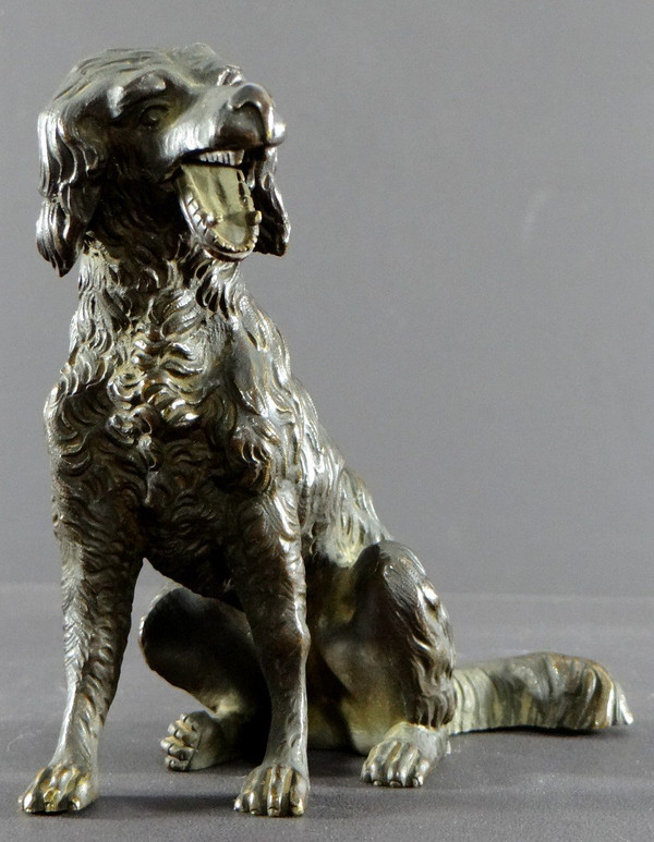 Francia, inizio XX secolo, Statuetta di cane in bronzo con mandibola mobile.