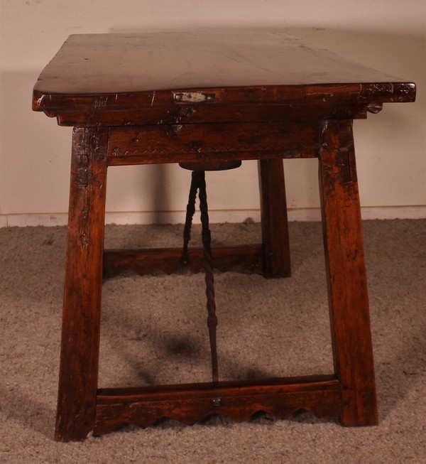 Table Espagnol Du 17° Siècle Trois Tiroirs En Châtaignier