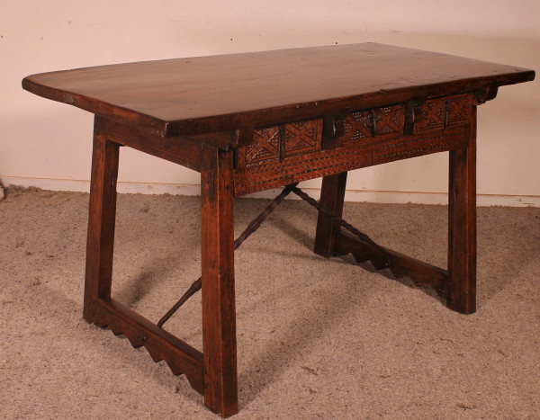 Table Espagnol Du 17° Siècle Trois Tiroirs En Châtaignier