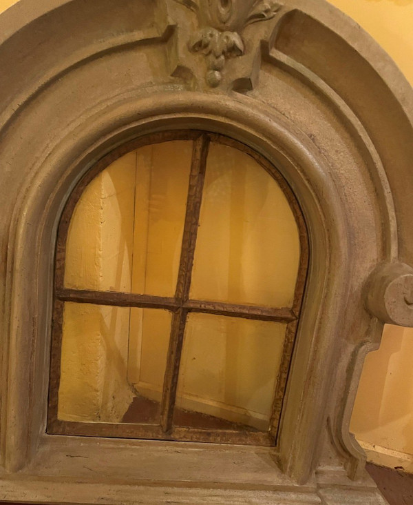 Due abbaini in ghisa policroma del XIX secolo con occhio di bue