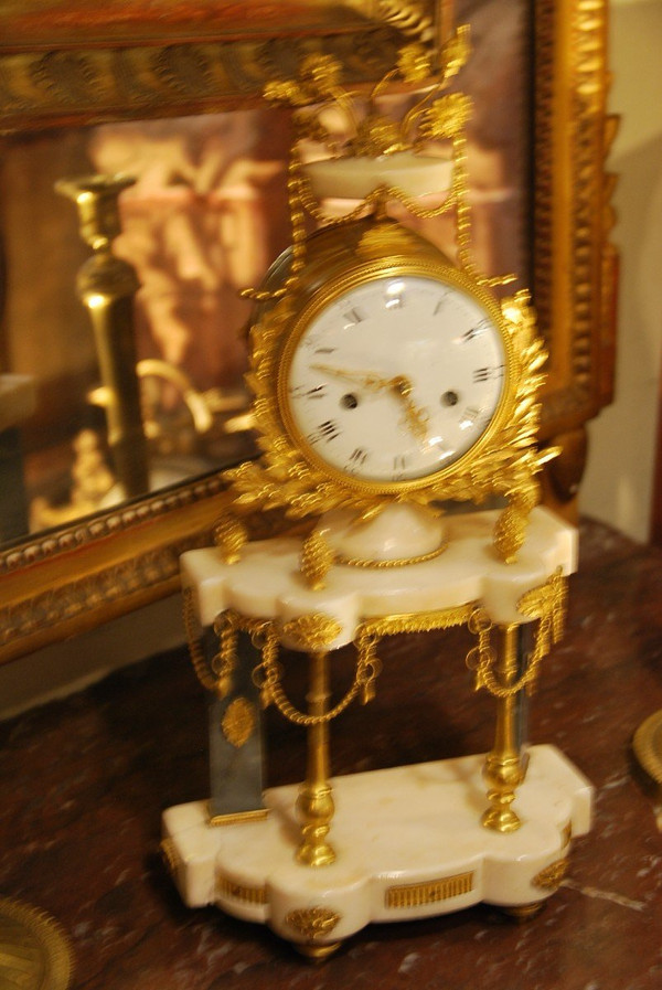 Portico Clock In White Marble And Gilt Bronze Louis XVI Period