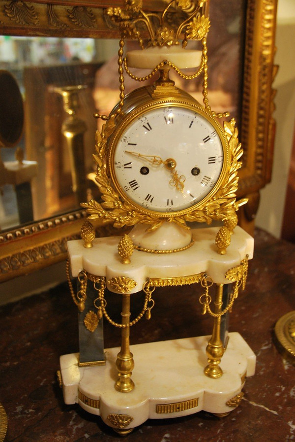 Portico Clock In White Marble And Gilt Bronze Louis XVI Period