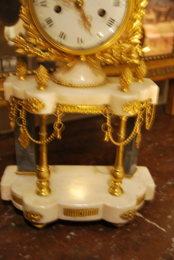 Portico Clock In White Marble And Gilt Bronze Louis XVI Period