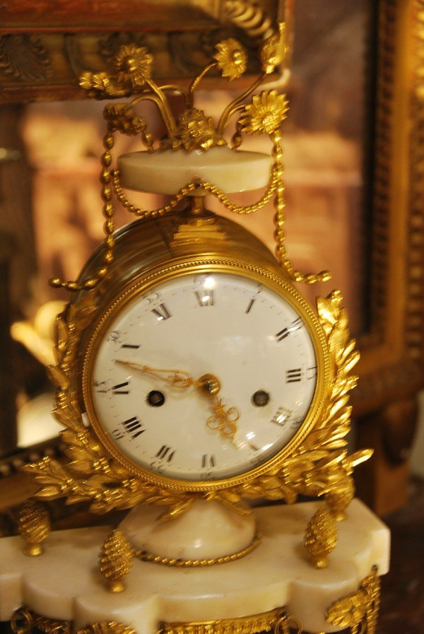 Portico Clock In White Marble And Gilt Bronze Louis XVI Period