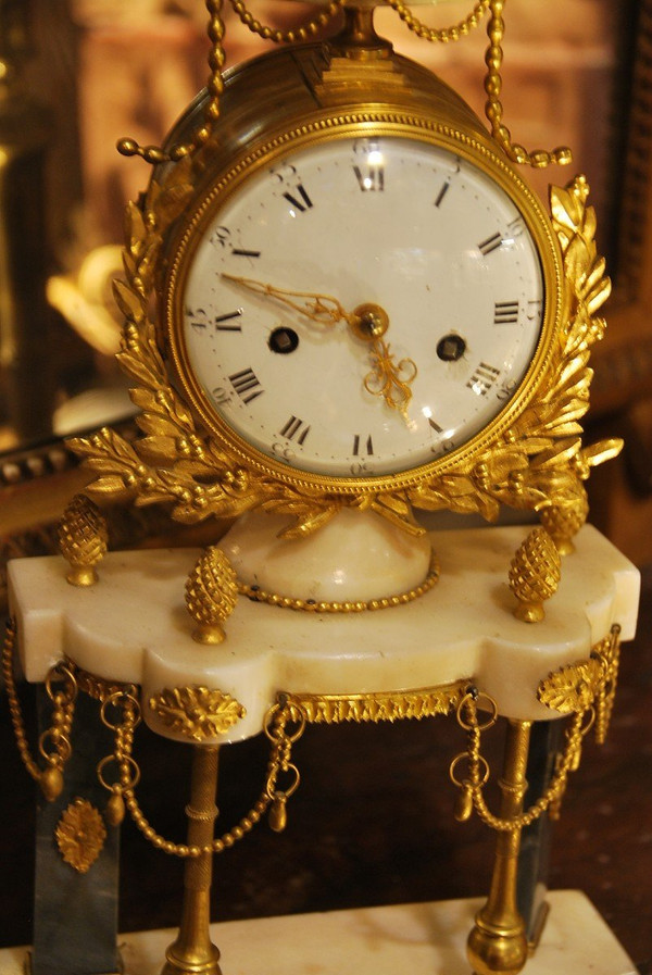 Portico Clock In White Marble And Gilt Bronze Louis XVI Period