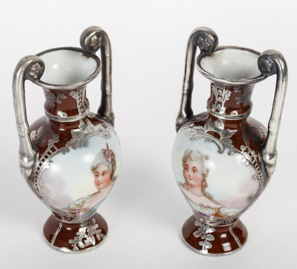 Coppia Di Vasi Miniatura In Porcellana E Argento Fine XIX Secolo