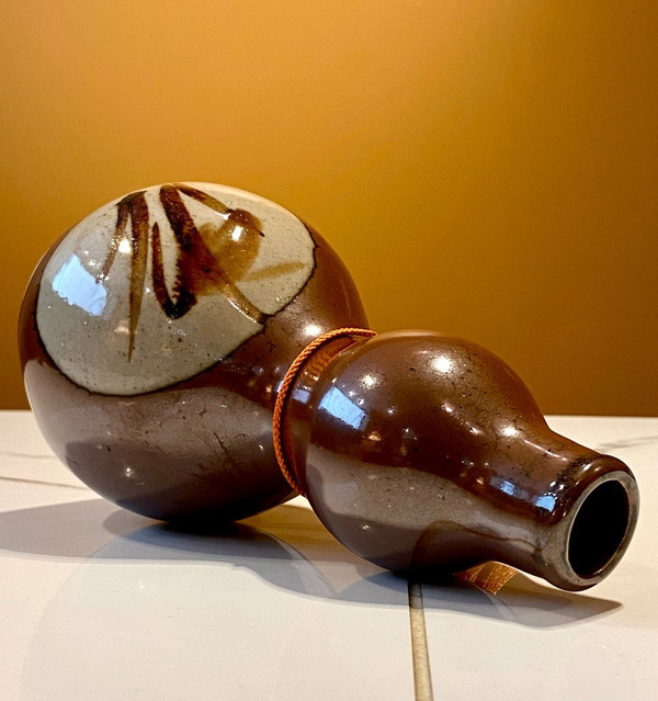 Giappone, metà del XX secolo, vaso bottiglia in ceramica a doppia zucca.