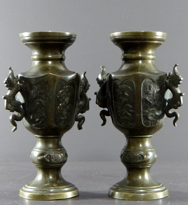 Vietnam, 1900 Circa, Dinastia Nguyen, Coppia Di Piccoli Vasi In Bronzo.