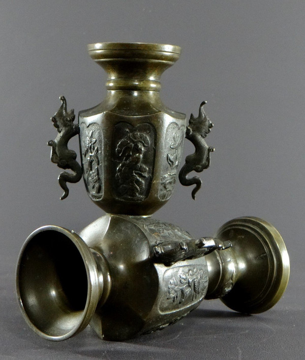 Vietnam, 1900 Circa, Dinastia Nguyen, Coppia Di Piccoli Vasi In Bronzo.