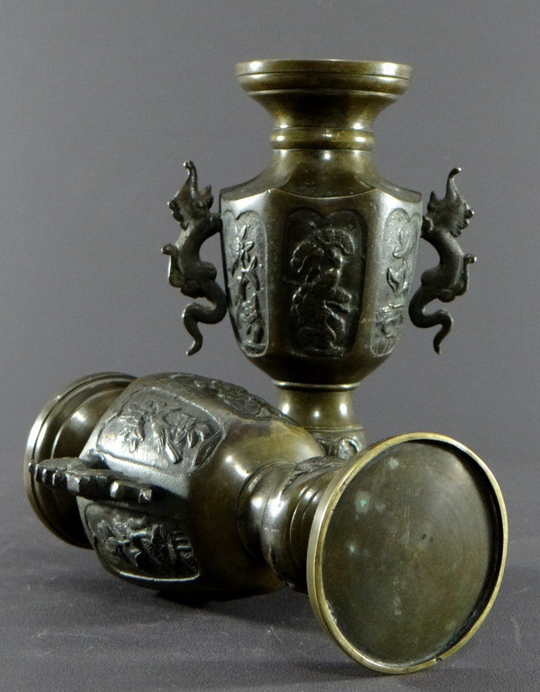 Vietnam, 1900 Circa, Dinastia Nguyen, Coppia Di Piccoli Vasi In Bronzo.