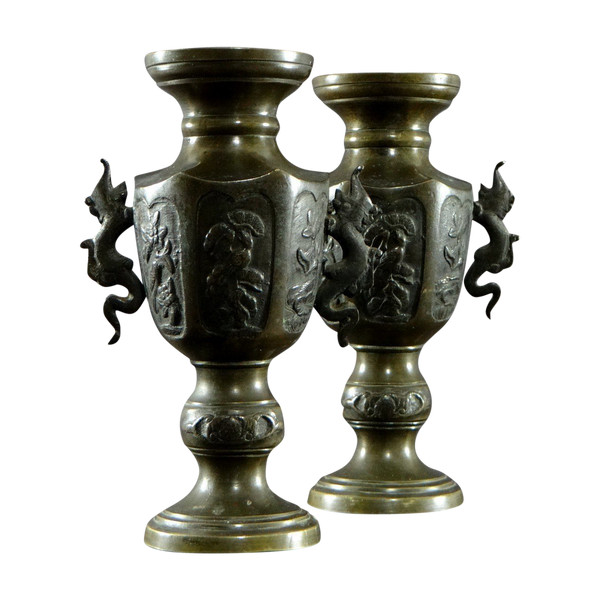 Vietnam, 1900 Circa, Dinastia Nguyen, Coppia Di Piccoli Vasi In Bronzo.