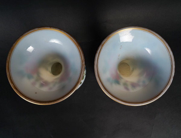 Une Paire De Vases En Opaline Blanche Fin XIXème Siècle
