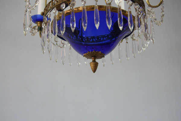 Lustre en bronze, verre taillé et verre bleu cobalt de style Gustavien, Suède